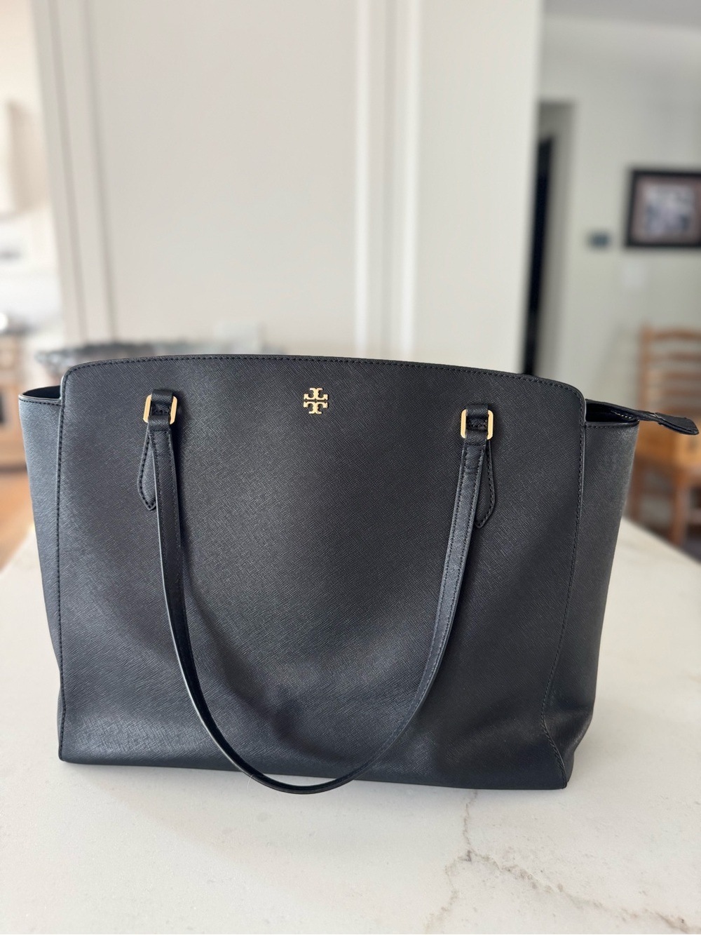 Excellent Tory Burch Black Saffiano Leather Emerson Top Zip Tote with Gold Logo - Picture 15 of 16